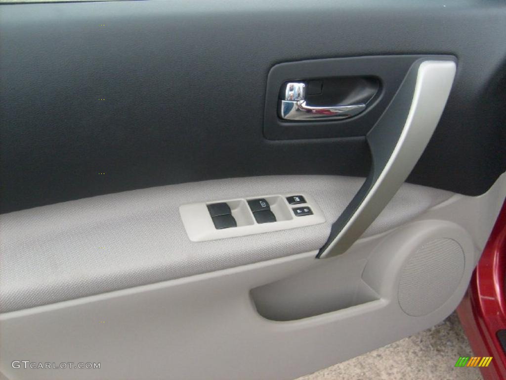 2011 Rogue SV AWD - Cayenne Red / Gray photo #14
