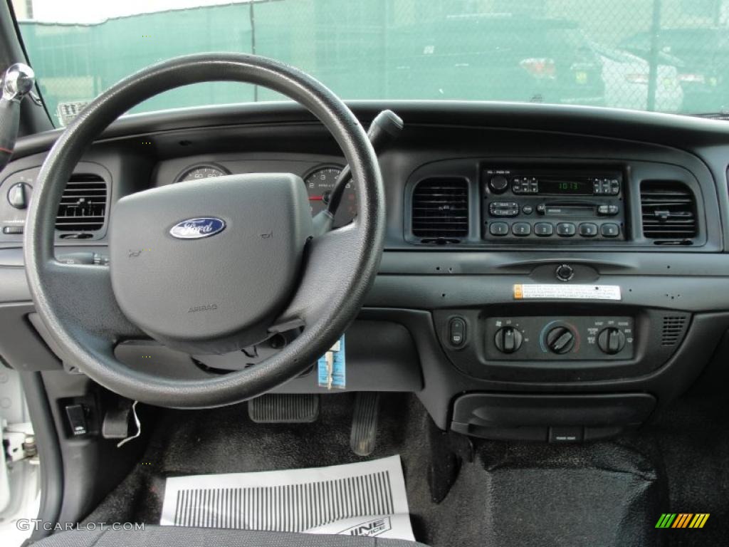 2007 Ford Crown Victoria Police Interceptor Controls Photo #46884269