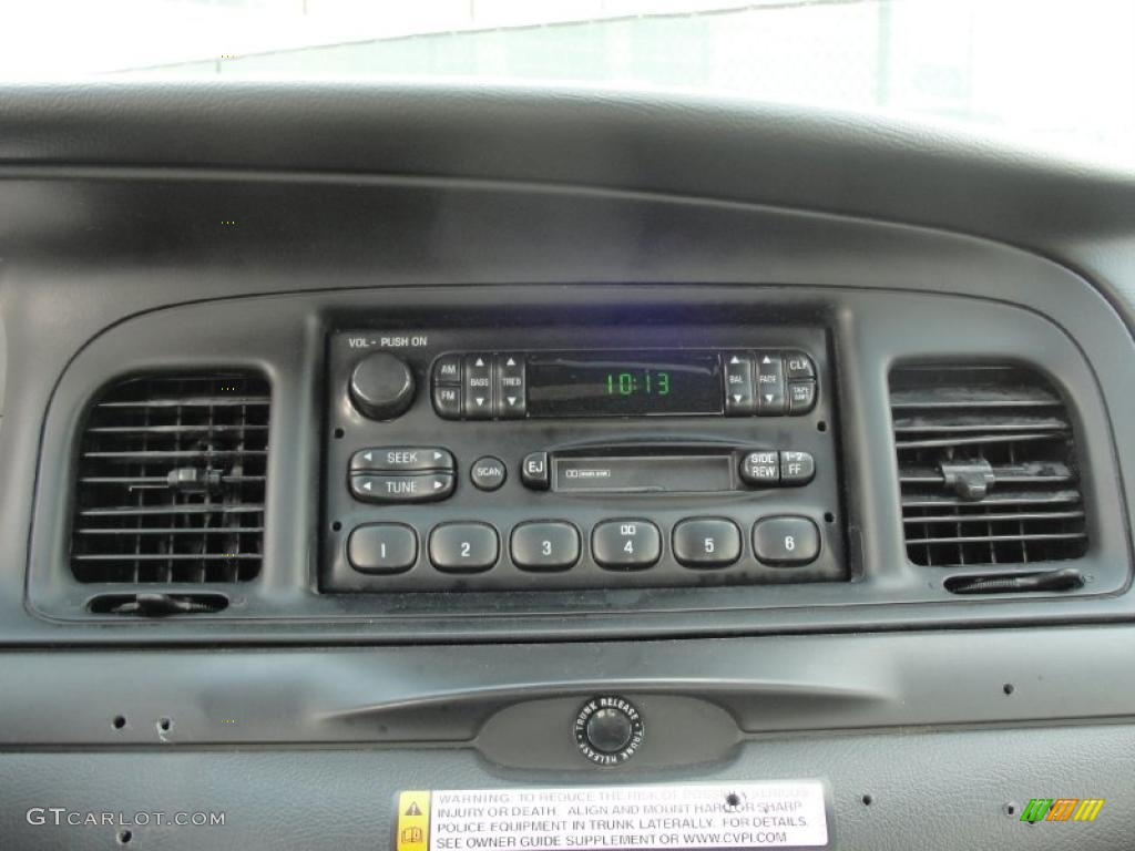 2007 Ford Crown Victoria Police Interceptor Controls Photo #46884287