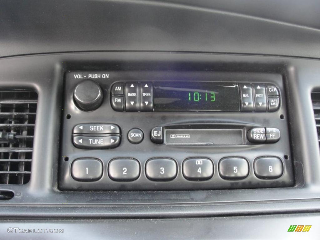 2007 Ford Crown Victoria Police Interceptor Controls Photo #46884299