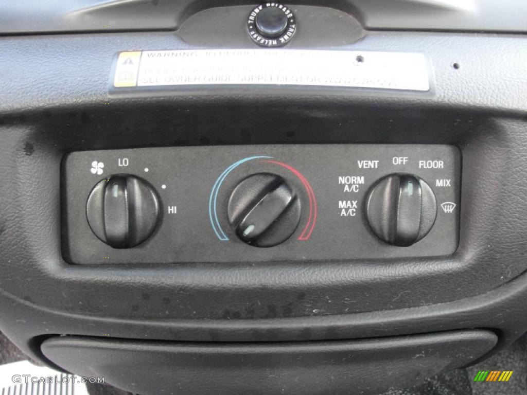 2007 Ford Crown Victoria Police Interceptor Controls Photo #46884329