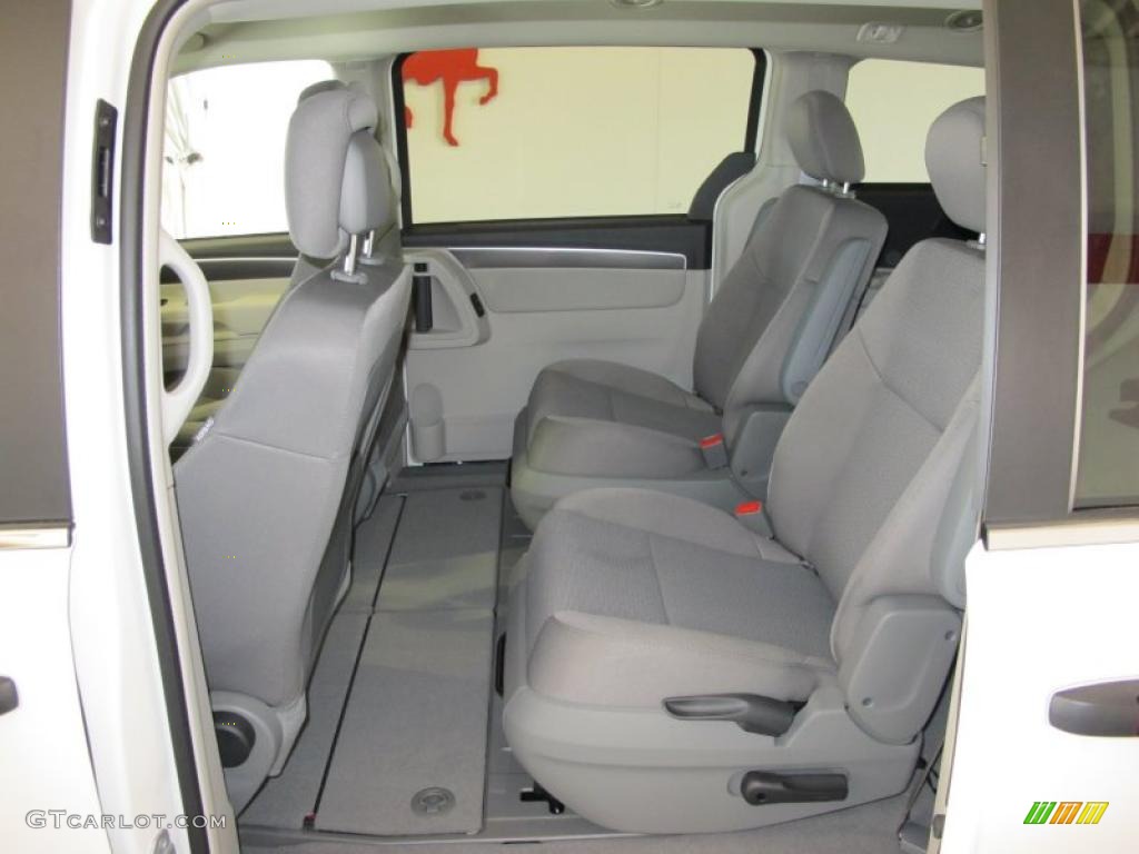 Aero Gray Interior 2011 Volkswagen Routan S Photo #46885160