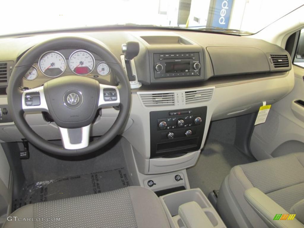 2011 Volkswagen Routan S Aero Gray Dashboard Photo #46885169