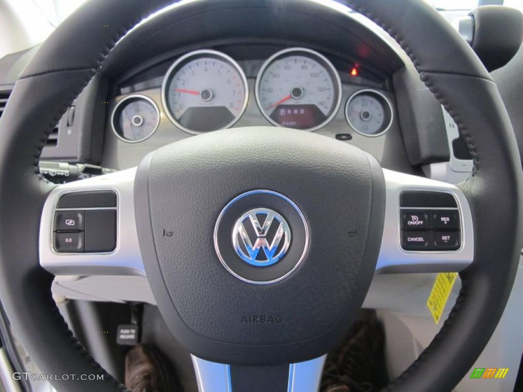 2011 Volkswagen Routan S Aero Gray Steering Wheel Photo #46885214