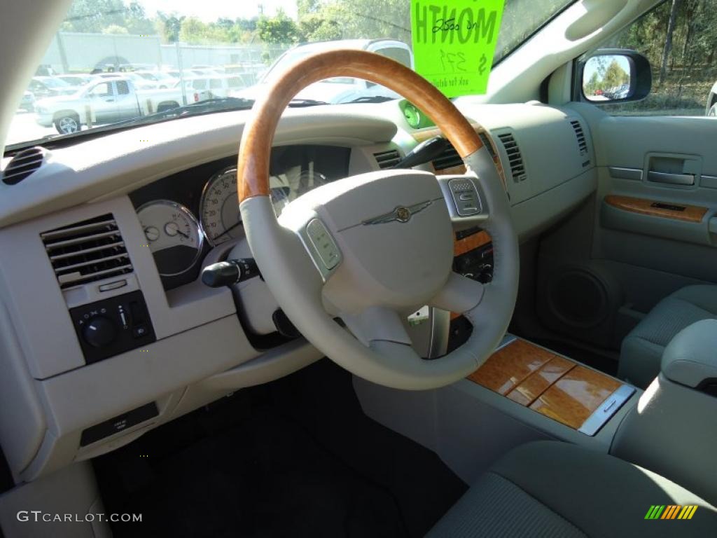 2007 Chrysler Aspen Limited Dark Khaki/Light Graystone Steering Wheel Photo #46886645