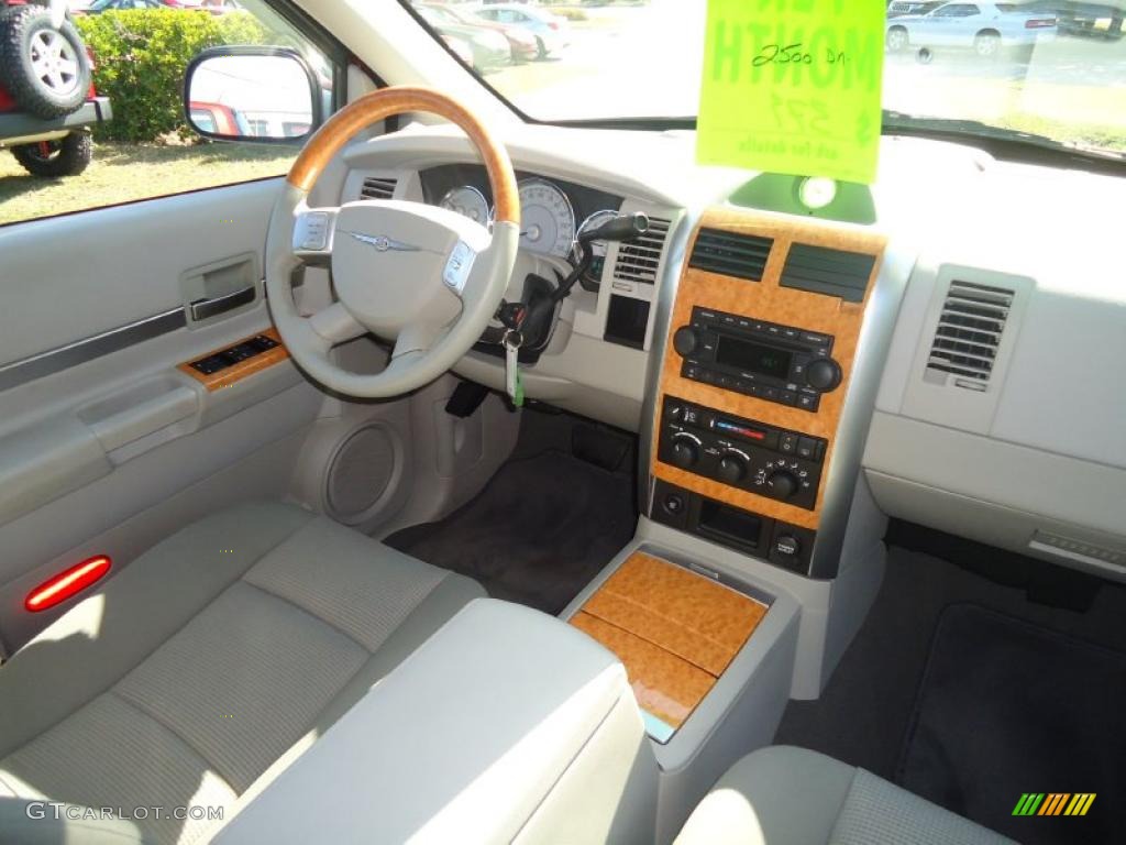 2007 Chrysler Aspen Limited Dark Khaki/Light Graystone Dashboard Photo #46886810