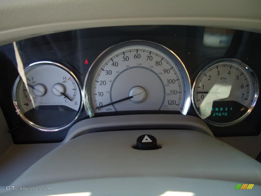 2007 Chrysler Aspen Limited Gauges Photo #46887005