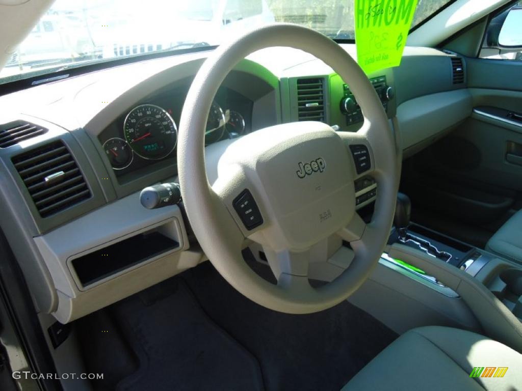 2006 Grand Cherokee Laredo - Dark Khaki Pearl / Khaki photo #6