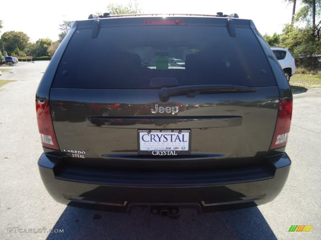 2006 Grand Cherokee Laredo - Dark Khaki Pearl / Khaki photo #11