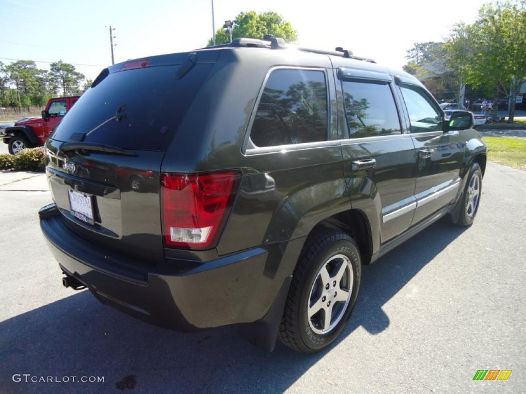 2006 Grand Cherokee Laredo - Dark Khaki Pearl / Khaki photo #12