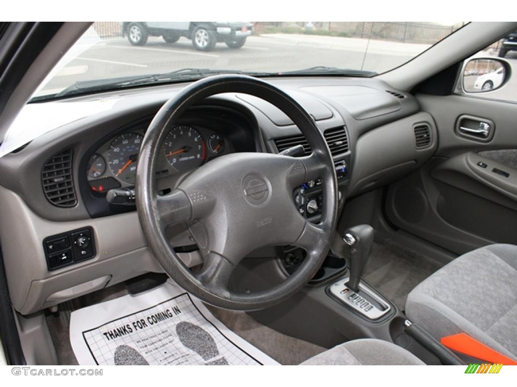 2001 Sentra GXE - Radium Silver / Stone photo #8