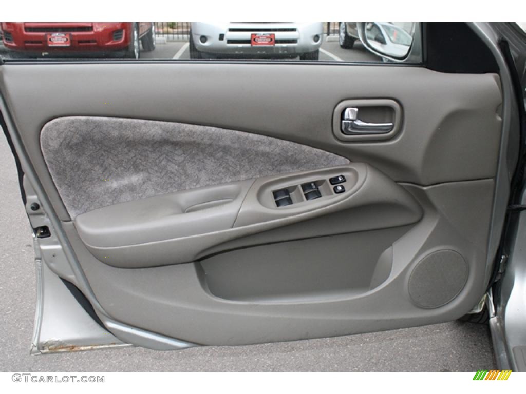 2001 Sentra GXE - Radium Silver / Stone photo #14