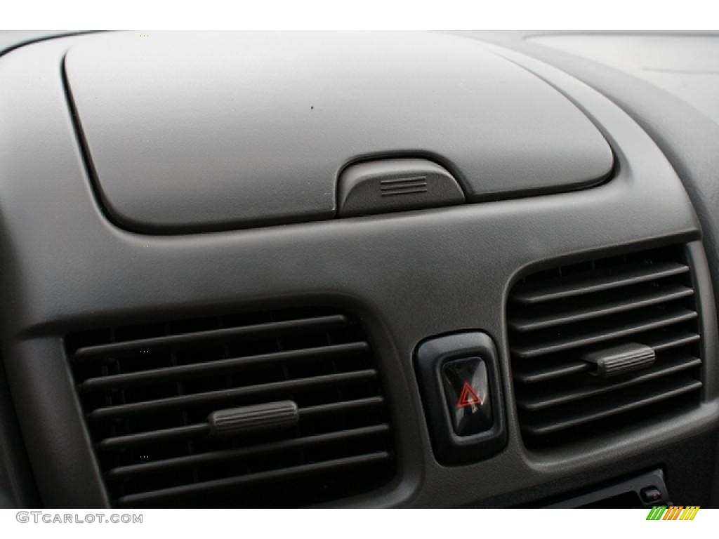 2001 Sentra GXE - Radium Silver / Stone photo #16