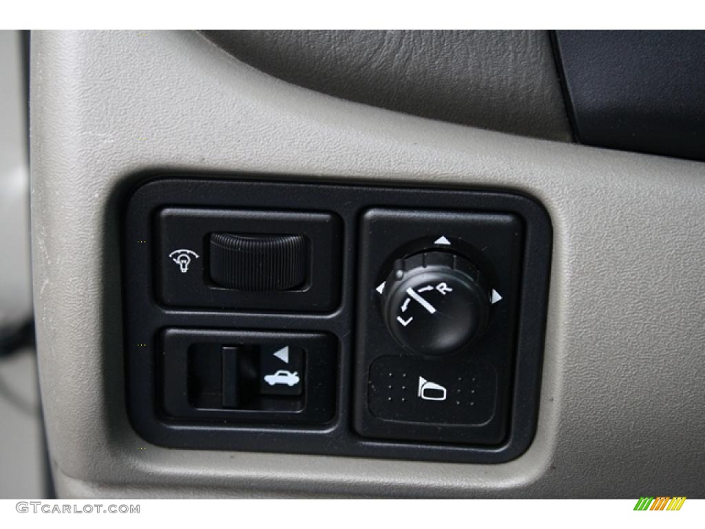 2001 Sentra GXE - Radium Silver / Stone photo #20