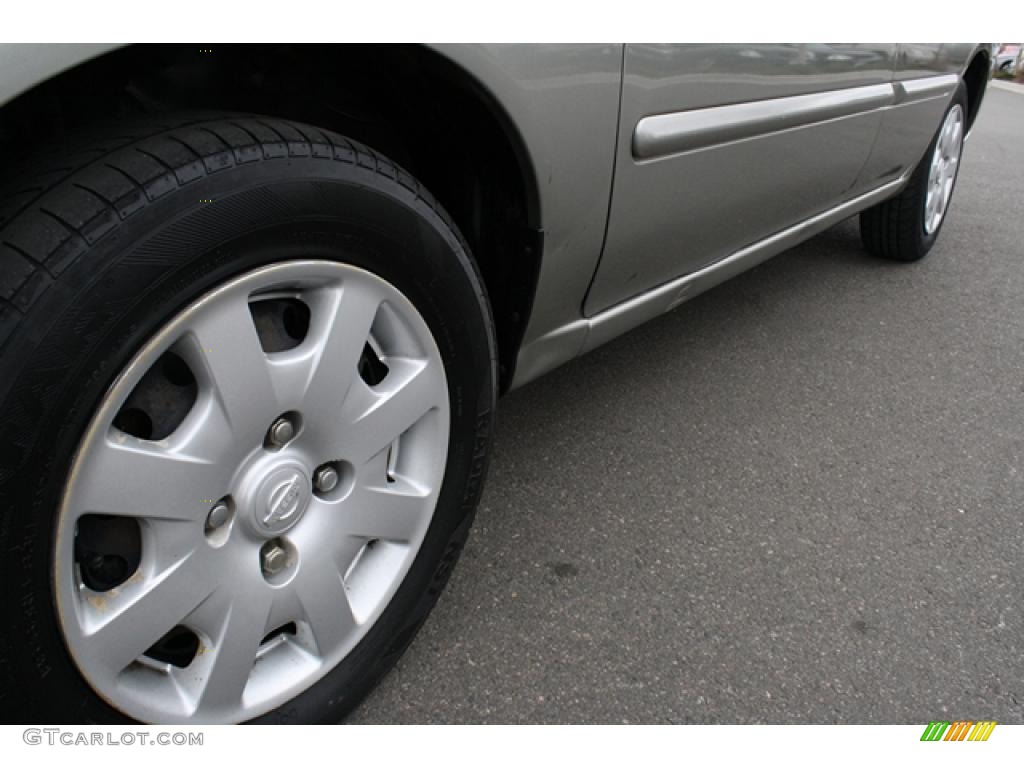 2001 Sentra GXE - Radium Silver / Stone photo #23