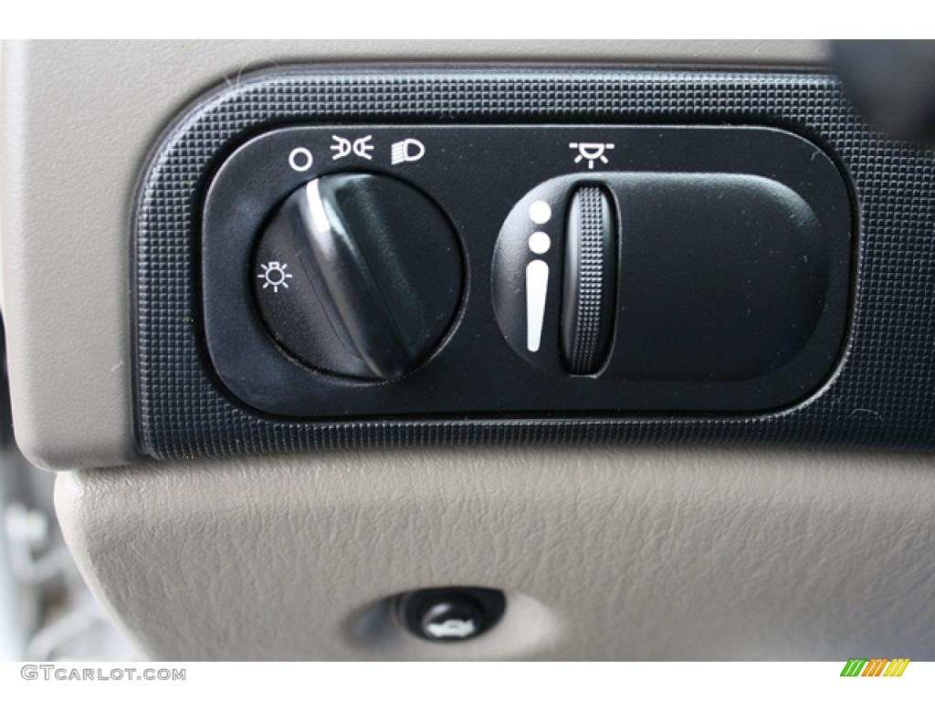 2004 Dodge Intrepid SE Controls Photo #46888709