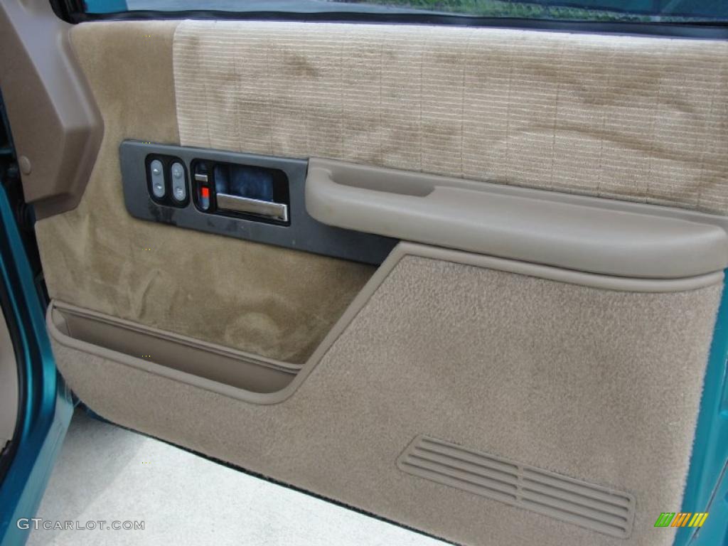 1993 Chevrolet C/K C1500 Extended Cab Tan Door Panel Photo #46890432