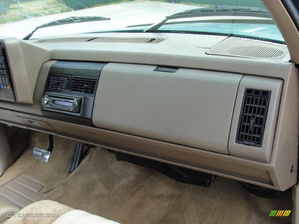 1993 Chevrolet C/K C1500 Extended Cab Tan Dashboard Photo #46890449