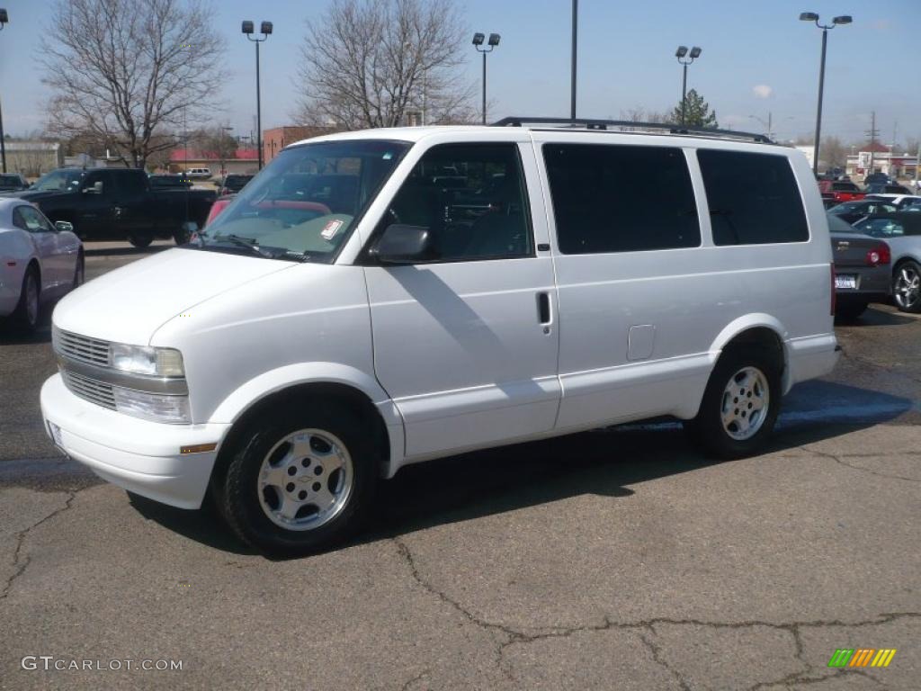 2005 Astro LT AWD Passenger Van - Summit White / Medium Gray photo #2