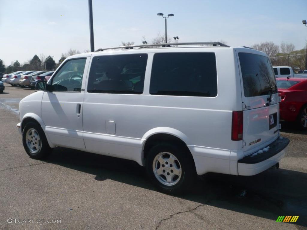 Summit White 2005 Chevrolet Astro LT AWD Passenger Van Exterior Photo #46891079