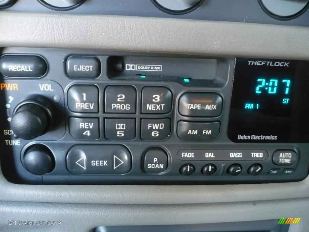 2005 Chevrolet Astro LT AWD Passenger Van Controls Photo #46891310