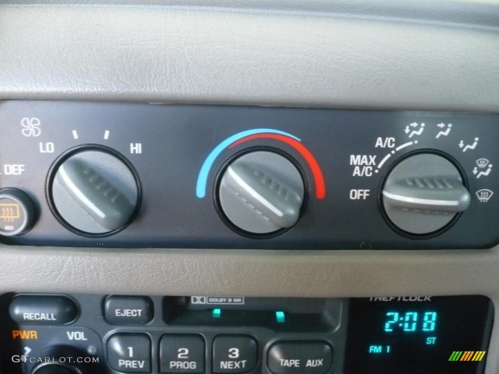 2005 Chevrolet Astro LT AWD Passenger Van Controls Photo #46891337