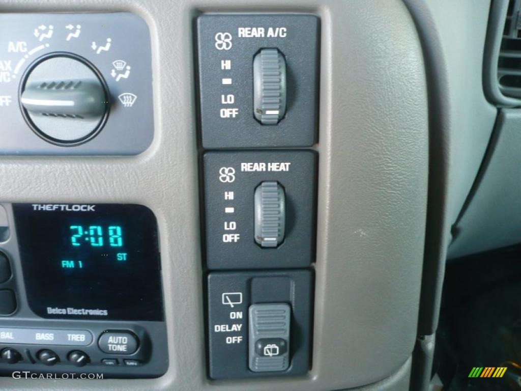 2005 Chevrolet Astro LT AWD Passenger Van Controls Photo #46891352