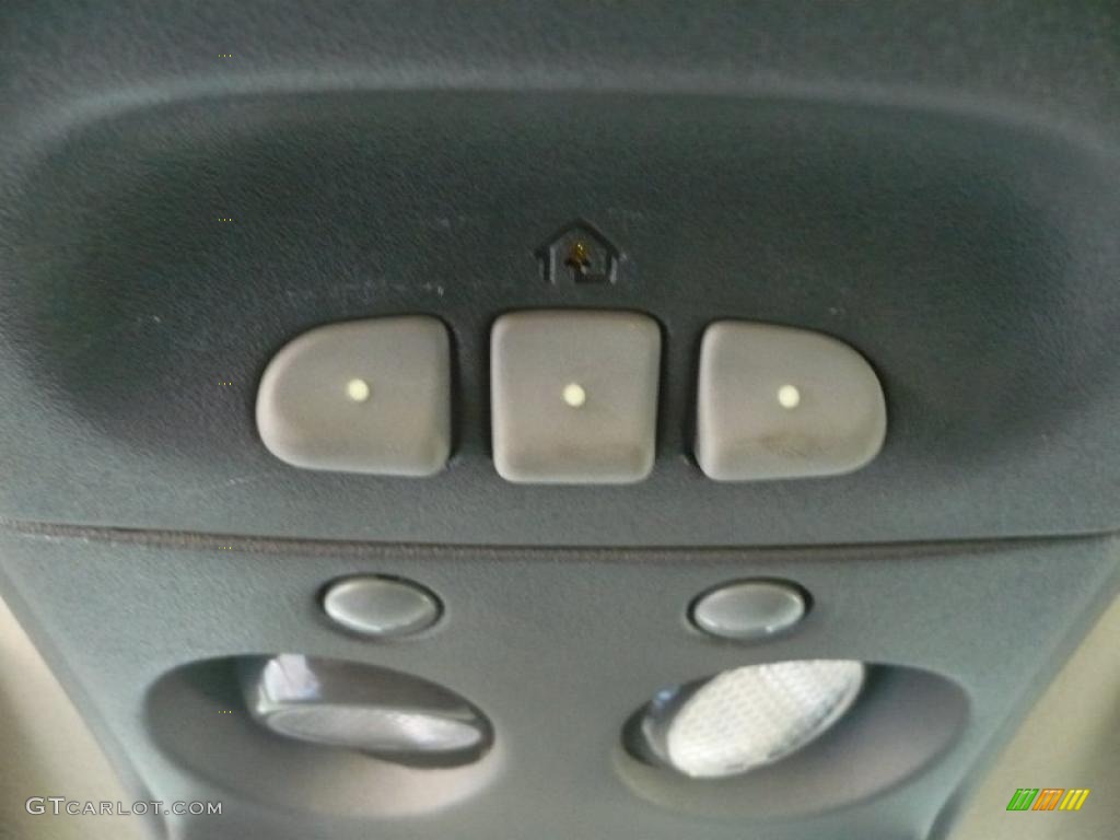 2005 Chevrolet Astro LT AWD Passenger Van Controls Photo #46891367