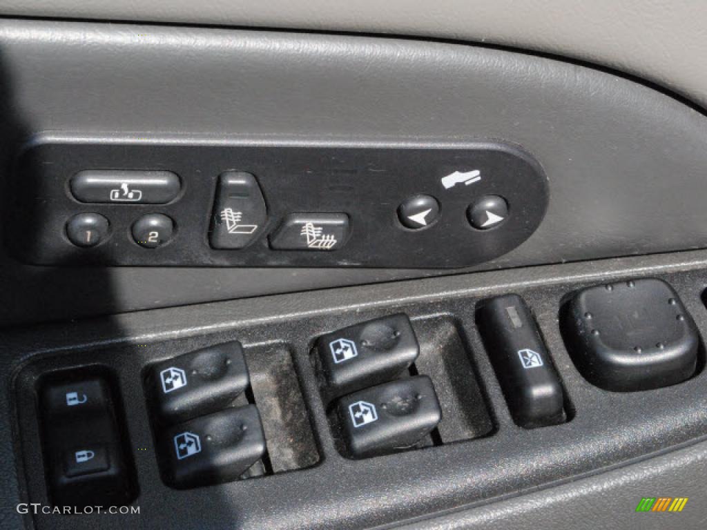 2003 Chevrolet Suburban 1500 LT Controls Photo #46893464