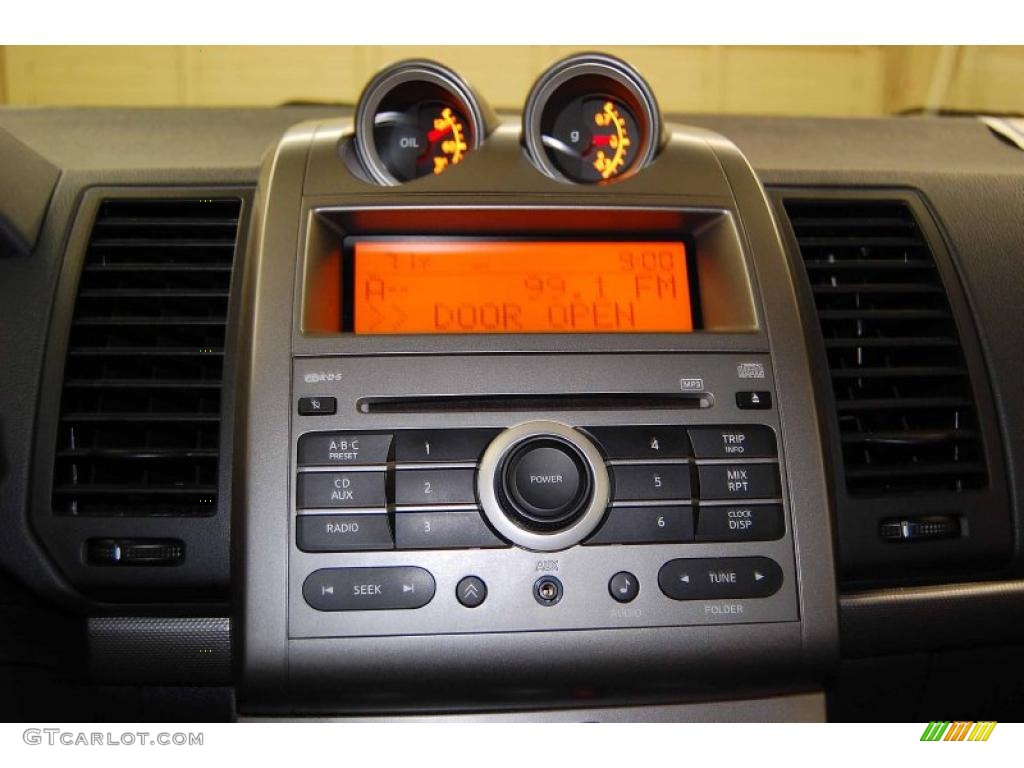2009 Nissan Sentra SE-R Controls Photos