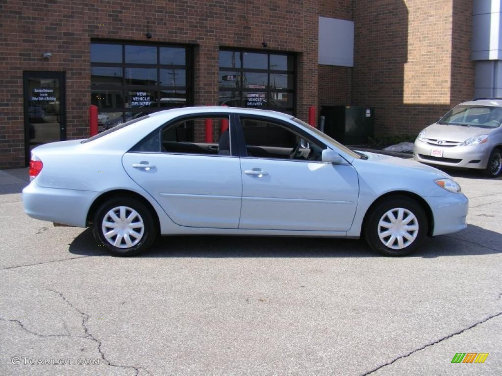 2005 Camry LE - Sky Blue Pearl / Gray photo #2