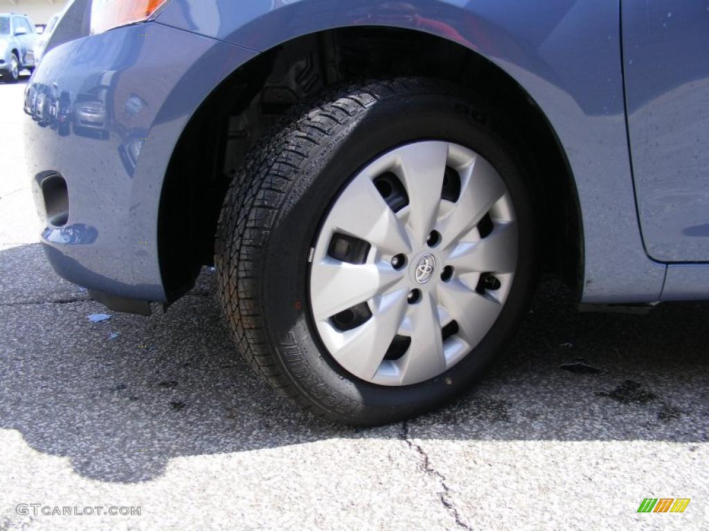 2010 Yaris Sedan - Pacific Blue Metallic / Bisque photo #25