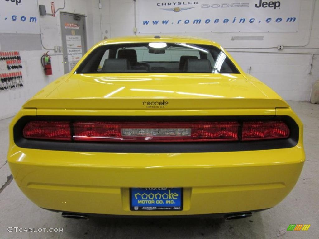2010 Challenger R/T Classic - Detonator Yellow / Dark Slate Gray photo #2