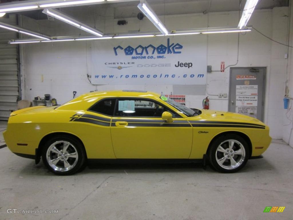 2010 Challenger R/T Classic - Detonator Yellow / Dark Slate Gray photo #4
