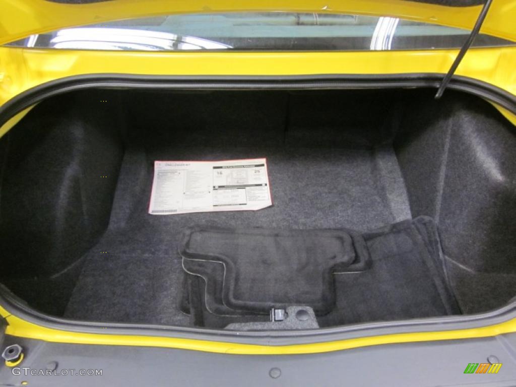 2010 Challenger R/T Classic - Detonator Yellow / Dark Slate Gray photo #13