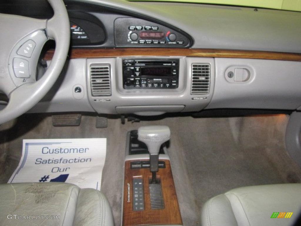 1996 Oldsmobile Eighty-Eight LSS Gray Dashboard Photo #46911275