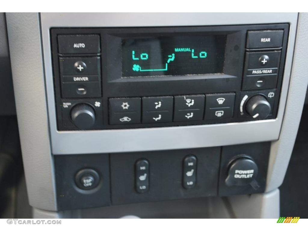 2008 Dodge Durango Limited 4x4 Controls Photo #46911779