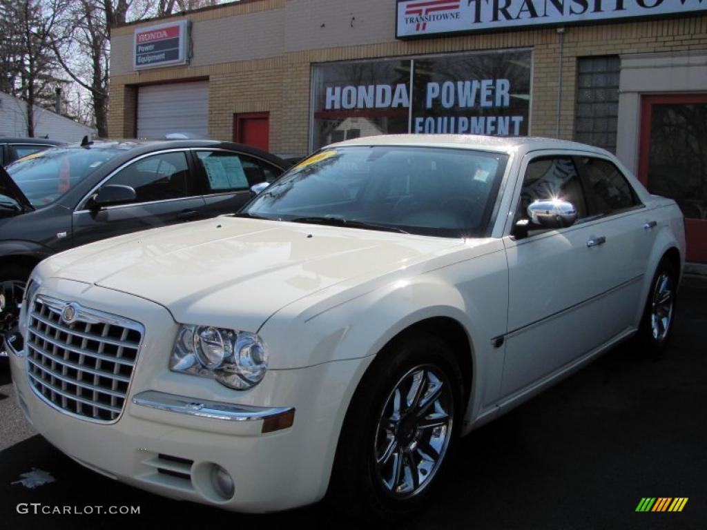 Stone White Chrysler 300