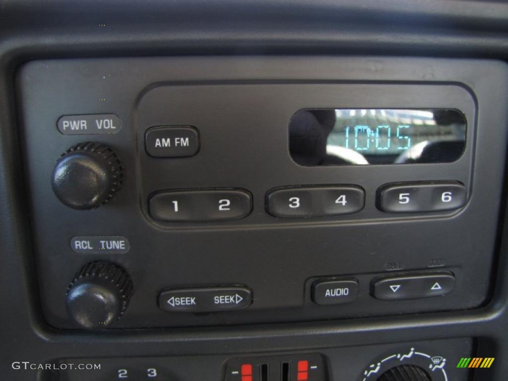 2005 Chevrolet Silverado 2500HD Regular Cab Controls Photo #46913828