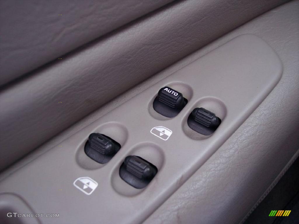 2001 Chrysler Sebring LX Convertible Controls Photo #46914704