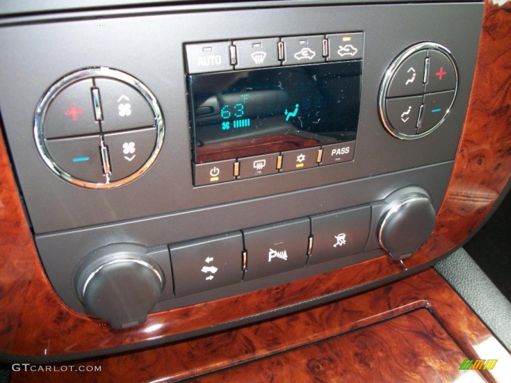 2011 Chevrolet Avalanche LTZ 4x4 Controls Photo #46917083