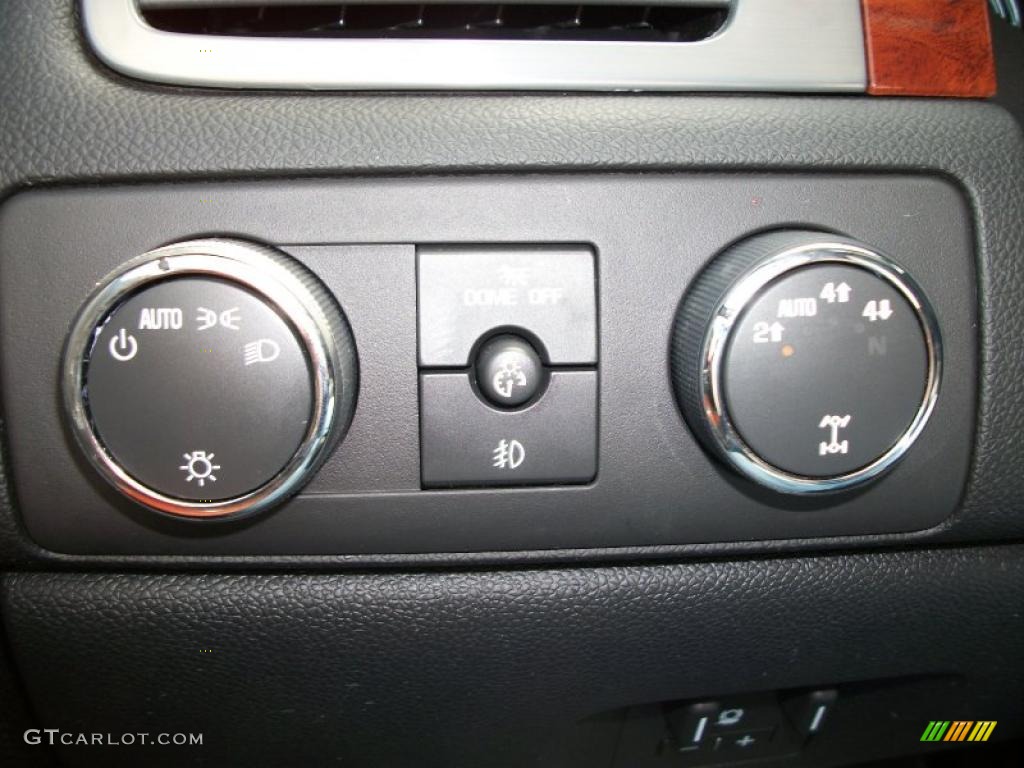 2011 Chevrolet Avalanche LTZ 4x4 Controls Photo #46917158