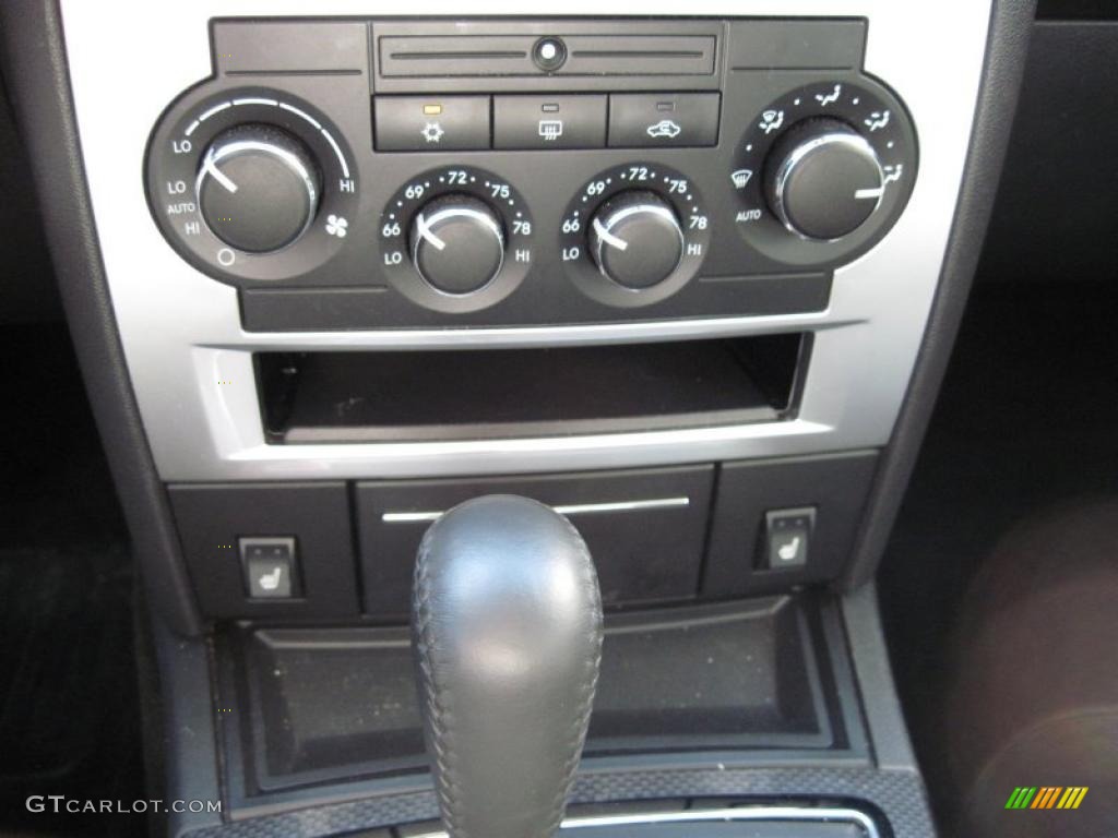 2008 Chrysler 300 C SRT8 Controls Photos