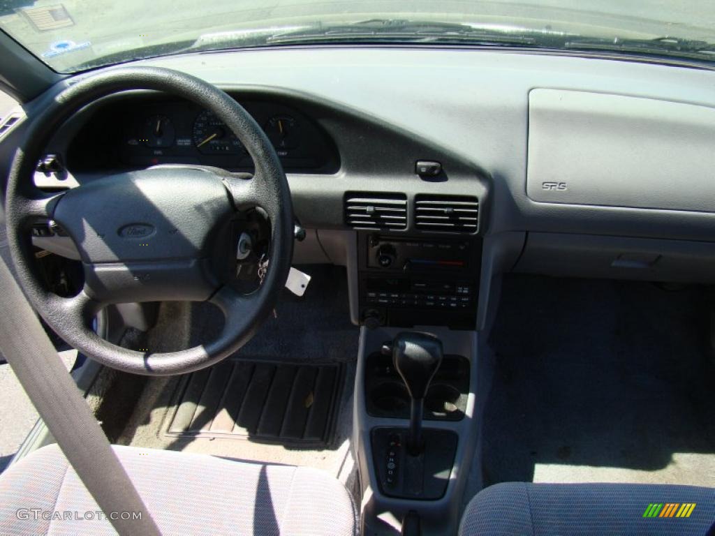 1995 Escort LX Wagon - Royal Blue Metallic / Gray photo #17