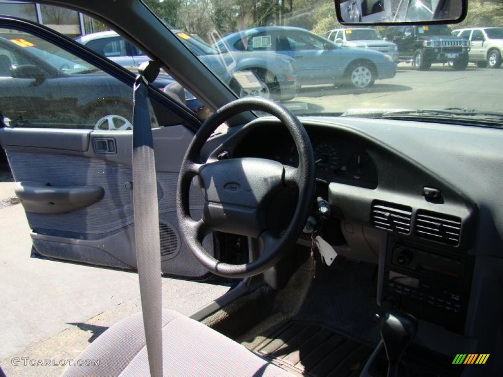 1995 Escort LX Wagon - Royal Blue Metallic / Gray photo #18