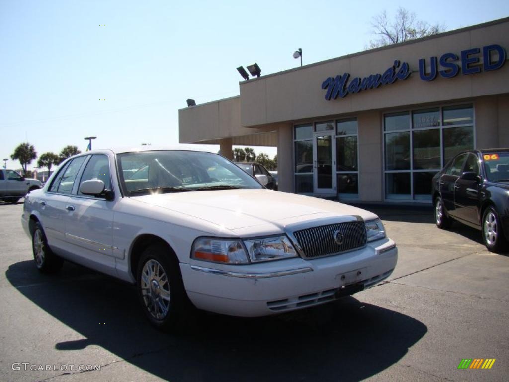 2005 Grand Marquis GS - Vibrant White / Medium Parchment photo #3