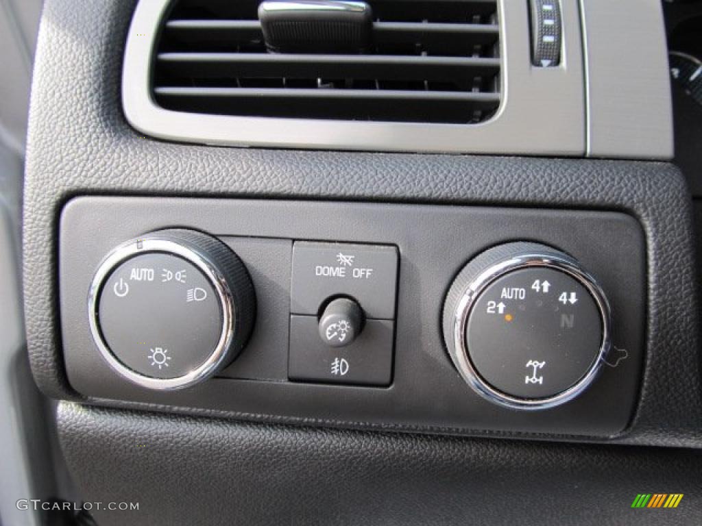 2010 Chevrolet Avalanche Z71 4x4 Controls Photo #46920416