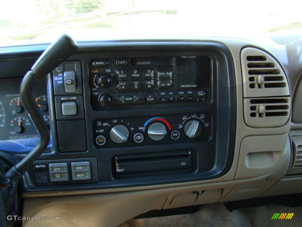 1999 Chevrolet Suburban K1500 LT 4x4 Controls Photo #46920944