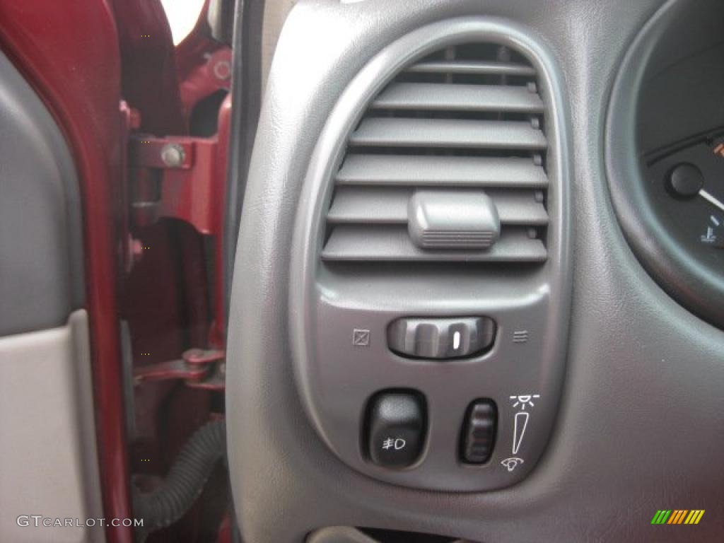 2002 Alero GL Sedan - Ruby Red / Pewter photo #22