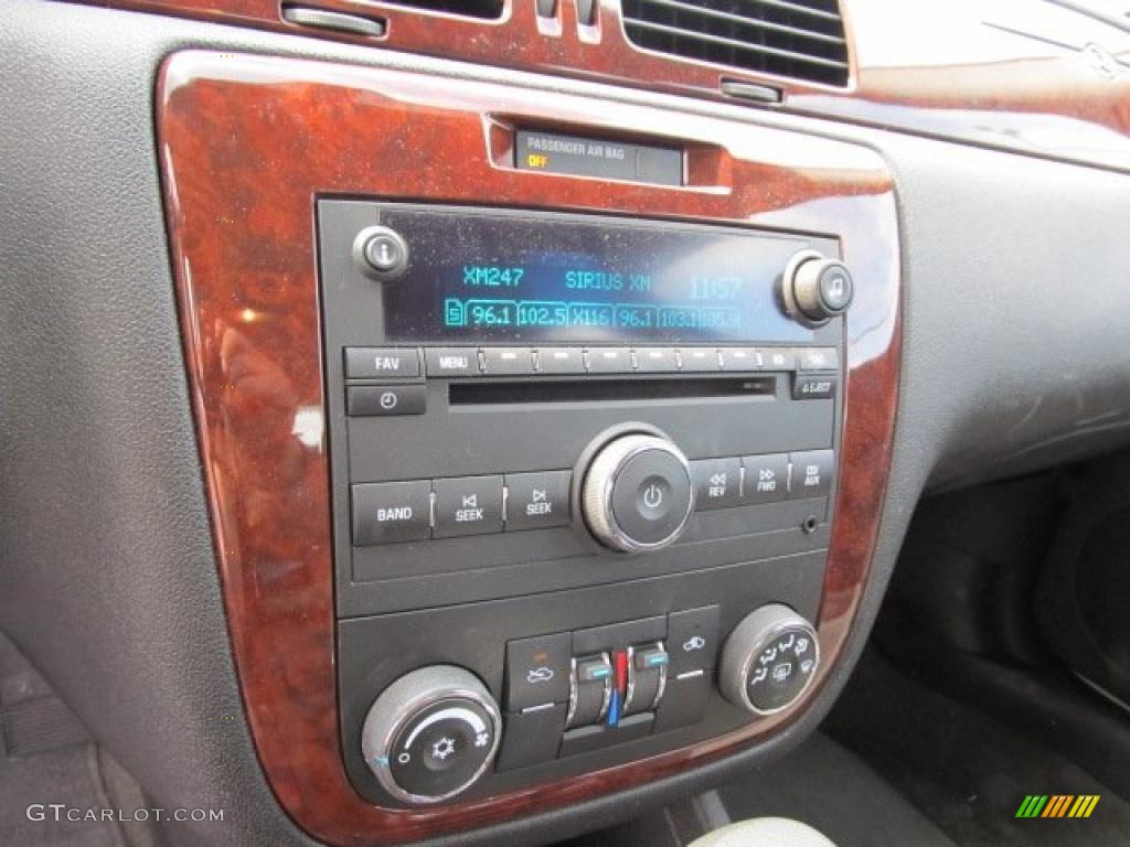 2009 Chevrolet Impala LS Controls Photo #46925699